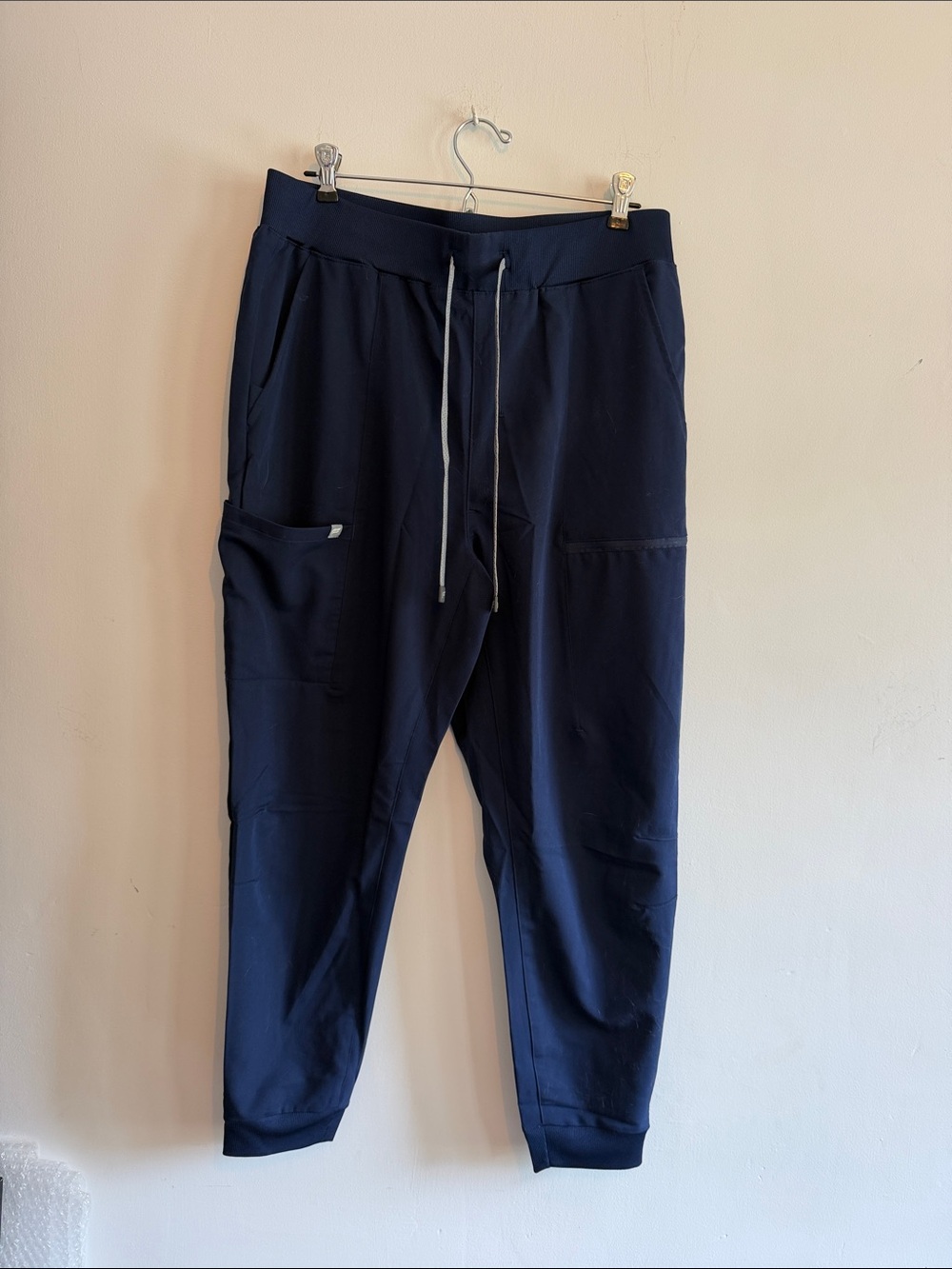 Fabletics Mid rise jogger scrub pants!